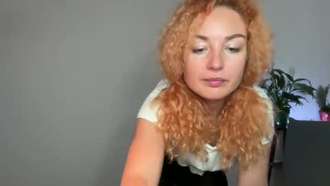 reddgirll online show from February 21, 7:21 pm