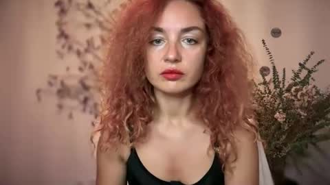 reddgirll online show from September 19, 7:02 pm