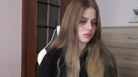 Lily online show from May 16, 3:09 am