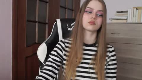 Lily online show from May 3, 2:59 am