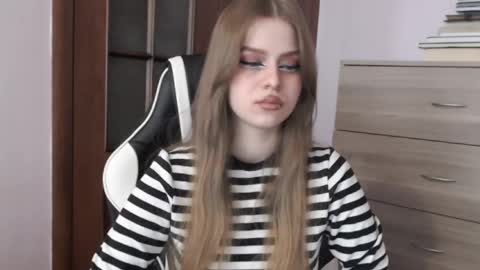 Lily online show from May 14, 2:17 am
