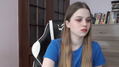 Lily online show from December 28, 3:26 am