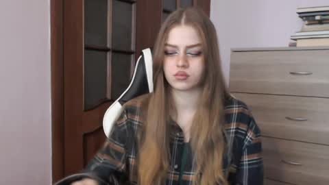 Lily online show from May 25, 3:27 am