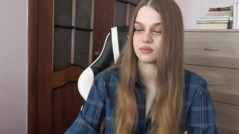 Lily online show from April 3, 2:31 am