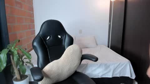 redmusee online show from April 9, 2:03 am