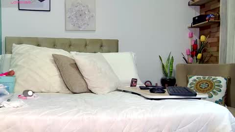 Yanella online show from May 17, 12:21 am