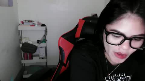 reign2525 online show from December 16, 1:39 pm