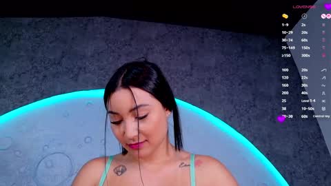 reiinachloe online show from May 6, 5:17 pm