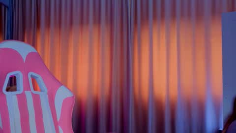 reina cummings online show from October 28, 7:03 am