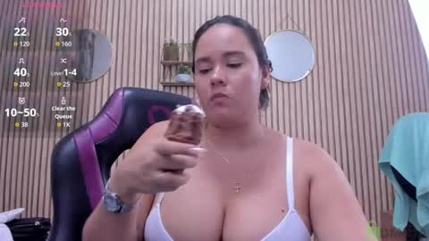 reina_loren online show from March 17, 3:43 am