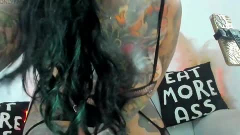 Laura online show from April 8, 10:34 pm