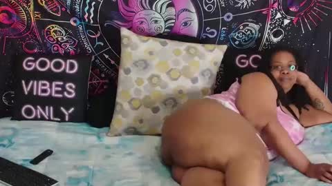 RenaeCumsAlot online show from September 17, 7:01 pm