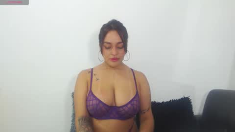 renatabrownn28 online show from May 9, 8:38 am