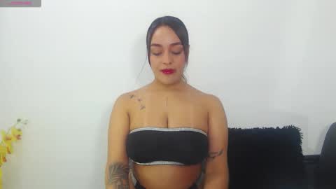 renatabrownn28 online show from May 13, 7:03 am