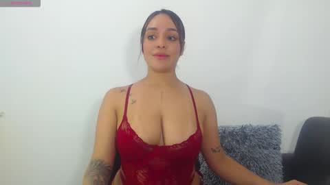 renatabrownn28 online show from May 17, 10:36 am