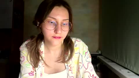 Mia online show from May 14, 5:41 pm