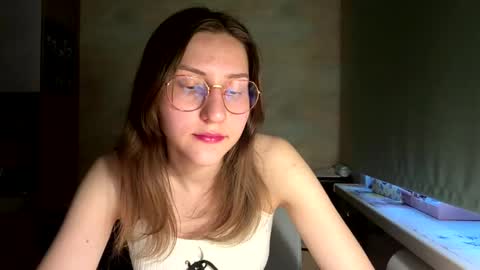 Mia online show from May 16, 4:39 pm