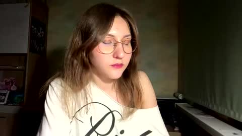 Mia online show from May 17, 7:13 pm