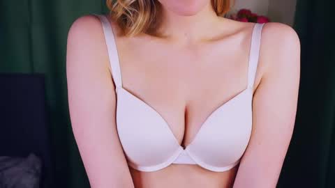 Emma online show from May 21, 2:26 pm