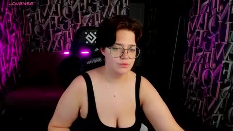 renee_turner online show from December 3, 11:10 am