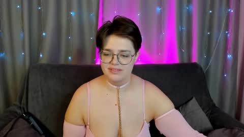 renee_turner online show from December 28, 1:29 am