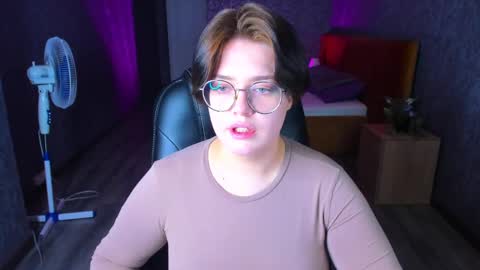 renee_turner online show from December 5, 8:00 am