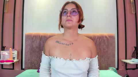 rhosyn_reyes online show from December 29, 7:32 pm