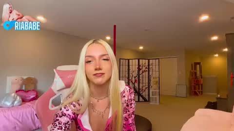 ria  online show from February 18, 7:02 pm