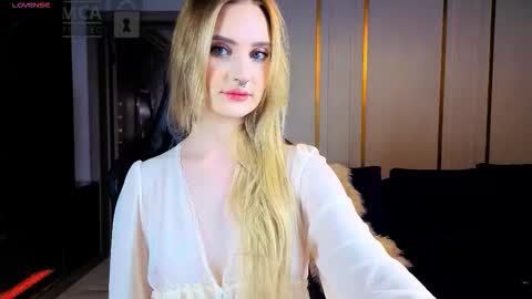 Ria Woods online show from March 25, 7:06 pm