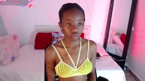 Snapshot of rihana_hot01 chatting on December 5, 4:42 am ri ri online show from December 5, 4:42 am