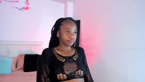Snapshot of rihana_hot01 chatting on February 4, 1:02 am ri ri online show from February 4, 1:02 am