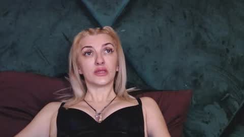 rileylannax online show from March 12, 6:05 am