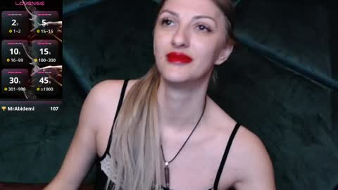 rileylannax online show from May 1, 4:05 am