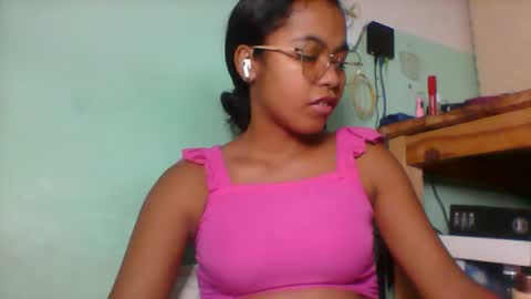 rinah856024 online show from May 12, 6:36 pm