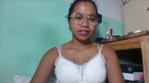 rinah856024 online show from May 7, 4:39 am