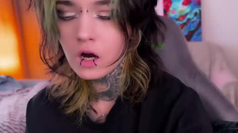   DianaBrite            fansl y online show from April 29, 1:03 pm