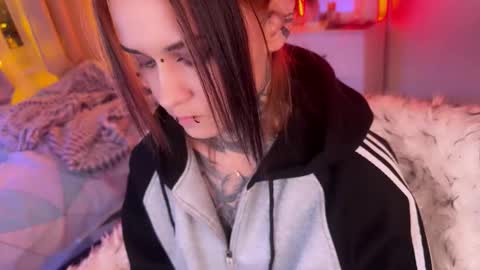   DianaBrite            fansl y online show from December 15, 4:23 pm