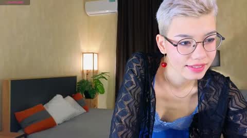 Snapshot of riskyteasse chatting on December 8, 7:05 am Agnes online show from December 8, 7:05 am