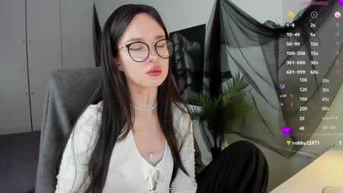 Alice online show from May 11, 8:50 pm