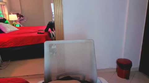 robin D online show from May 14, 3:40 pm