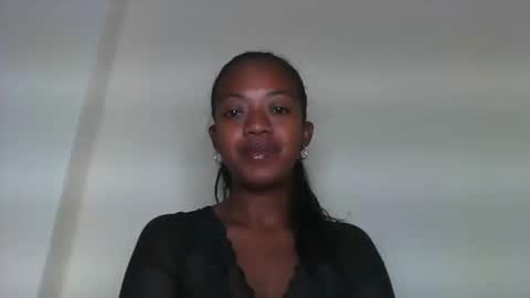 rochellinah online show from March 25, 7:55 am