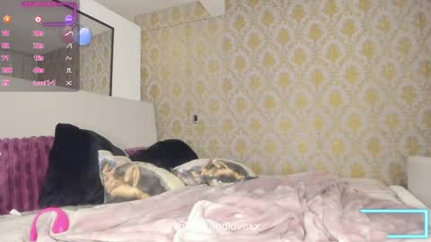 Samantha Estephania  online show from May 13, 7:14 am