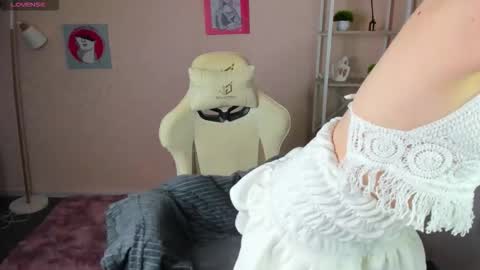 Snapshot of rockett_bunny chatting on September 13, 1:24 am Rockett online show from September 13, 1:24 am