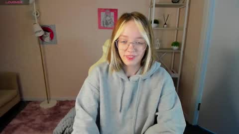 Snapshot of rockett_bunny chatting on October 3, 1:11 am Rockett online show from October 3, 1:11 am
