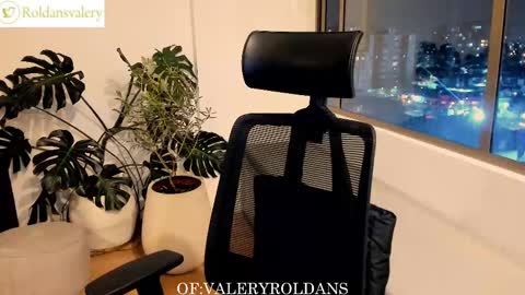 Snapshot of roldansvalery chatting on February 20, 1:36 am Valery Roldans online show from February 20, 1:36 am