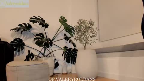 Snapshot of roldansvalery chatting on March 11, 2:10 am Valery Roldans online show from March 11, 2:10 am