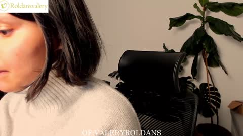 Snapshot of roldansvalery chatting on December 13, 2:10 am Valery Roldans online show from December 13, 2:10 am