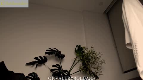 Snapshot of roldansvalery chatting on March 3, 4:54 am Valery Roldans online show from March 3, 4:54 am