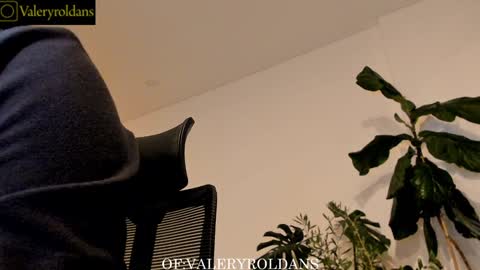 Snapshot of roldansvalery chatting on December 17, 3:06 am Valery Roldans online show from December 17, 3:06 am