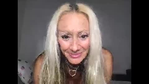 Sienna Diamond online show from May 10, 10:34 pm